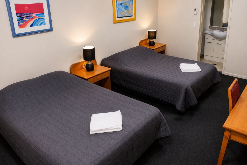 Double Double Room - Queensport Tavern & Motel